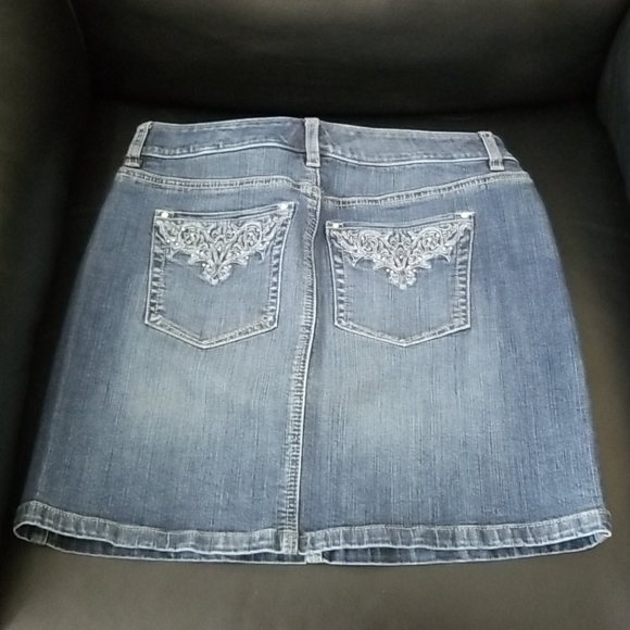 White House Black Market denim skirt - Picture 2 of 3